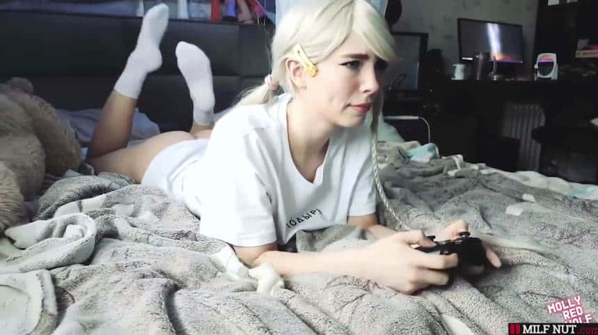 MollyRedWolf – Fucking My Small Sister While Shes Playing With Her Gamepad